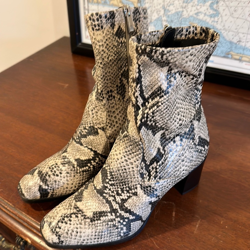 Franco Sarto snake print ankle boots 6.5 - never worn!